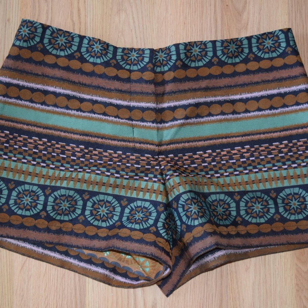 Chelsea & Violet geometric print shorts Sz. S EUC